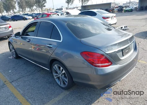 2017 Mercedes-Benz C 300 из США, поврежденный, VIN 55SWF4JB7HU190021